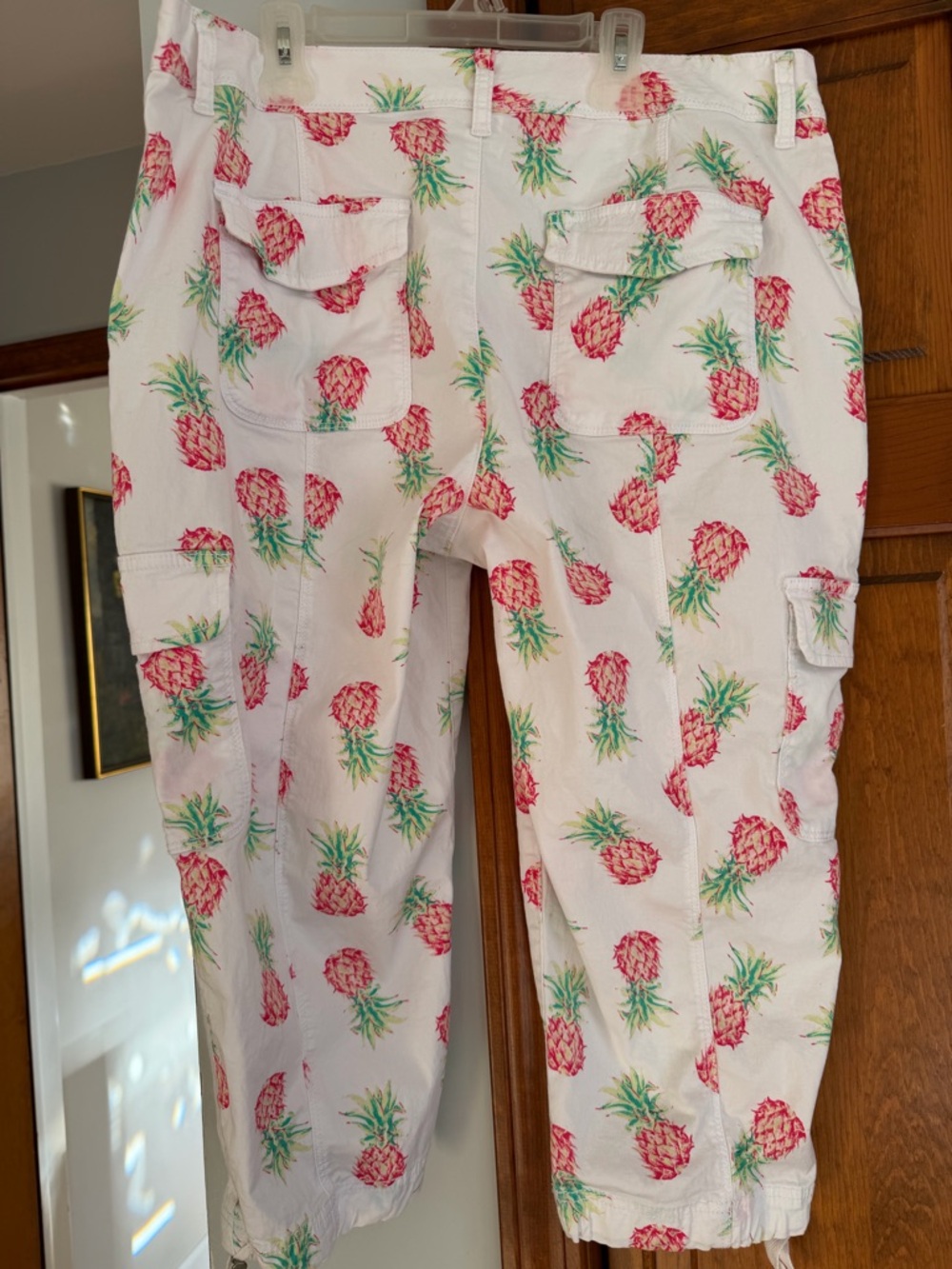 Time and Tru White Pineapple Print Cargo Capris Women’s 16 - Picture 2 of 5